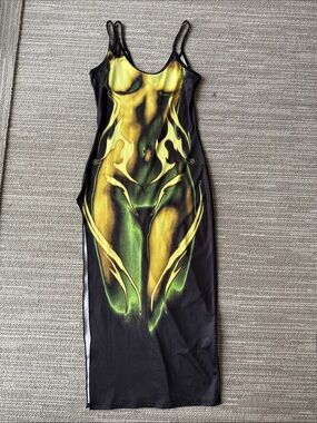 Body print dress with cutout